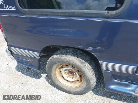 2002 Ford Econoline Cargo Recreational with VIN 1FDRE14W62HB28451, listed as a IAAI auction lot 42984132 with 99,232 mi miles and . Bid and sale history available at DreamBid. Image 14.