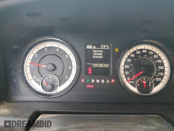 2018 Ram 1500 Express z VIN 1C6RR6FG2JS325623, wystawiony jako Copart lot #90256755 z przebiegiem 125 128 mil mil oraz Czysty tytuł • Clean title. Historia ofert i sprzedaży dostępna na DreamBid. Obrazek 9.