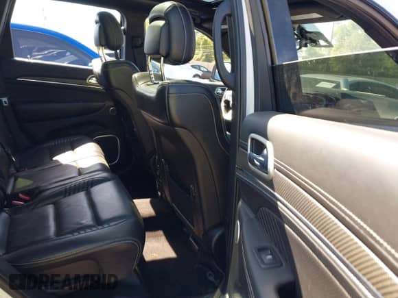 2018 Jeep Grand Cherokee SRT z VIN 1C4RJFDJ8JC157091, wystawiony jako IAAI lot #43220203 z przebiegiem 54 593 mil mil oraz . Historia ofert i sprzedaży dostępna na DreamBid. Obrazek 8.