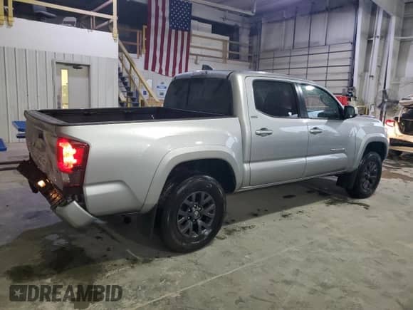 2022 Toyota Tacoma TRD Off Road with VIN 3TYCZ5AN2NT070103, listed as a Copart auction lot 81084885 with 40,895 mi miles and Salvage title. Bid and sale history available at DreamBid. Image 3.