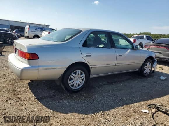 2001 Toyota Camry LE z VIN 4T1BF22K91U124811, wystawiony jako Copart lot #80079575 z przebiegiem 122 456 mil mil oraz Szkoda całkowita • Salvage title. Historia ofert i sprzedaży dostępna na DreamBid. Obrazek 3.