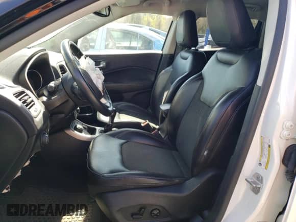 2018 Jeep Compass Latitude z VIN 3C4NJDBB9JT246350, wystawiony jako Copart lot #54673315 z przebiegiem 91 053 mil mil oraz Szkoda całkowita • Salvage title. Historia ofert i sprzedaży dostępna na DreamBid. Obrazek 7.