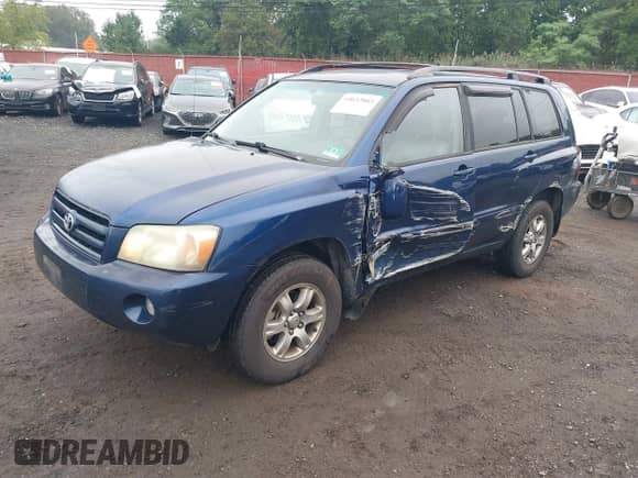 2006 Toyota Highlander w/3rd Row with VIN JTEEP21A560186806, listed as a IAAI auction lot 43032803 with 230,691 mi miles and . Bid and sale history available at DreamBid. Image 2.