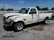 1990 Ford F-150 z VIN 1FTDF15Y5LPA89323, wystawiony jako Copart lot #62608275 z przebiegiem 86 922 mil mil oraz Czysty tytuł • Clean title. Historia ofert i sprzedaży dostępna na DreamBid. Obrazek 1.