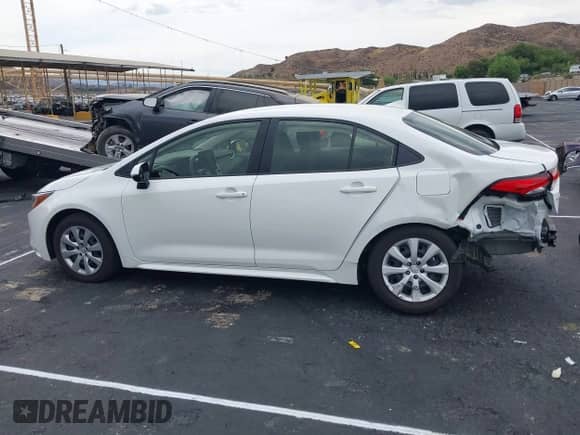 2024 Toyota Corolla LE z VIN JTDB4MEE3RJ012093, wystawiony jako IAAI lot #43253751 z przebiegiem 13 269 mil mil oraz . Historia ofert i sprzedaży dostępna na DreamBid. Obrazek 15.