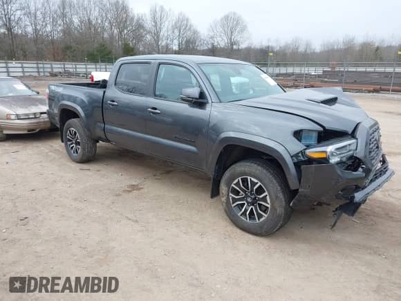 2022 Toyota Tacoma SR5 z VIN 3TMDZ5BN7NM135994, wystawiony jako IAAI lot #41484916 z przebiegiem 32 671 mil mil oraz . Historia ofert i sprzedaży dostępna na DreamBid. Obrazek 1.