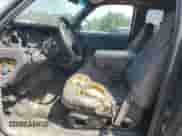 1998 Dodge 1500 z VIN 3B7HC13Y0WG155184, wystawiony jako Copart lot #82089275 z przebiegiem Nie podano mil oraz Szkoda całkowita • Salvage title. Historia ofert i sprzedaży dostępna na DreamBid. Obrazek 7.
