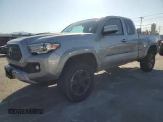 2019 Toyota Tacoma SR5 with VIN 5TFRZ5CN8KX079820, listed as a Copart auction lot 70650025 with 124,221 mi miles and Salvage title. Bid and sale history available at DreamBid. Image 1.