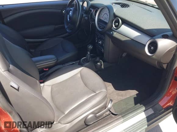 2013 MINI Hardtop with VIN WMWSU3C50DT682661, listed as a IAAI auction lot 42294482 with 114,066 mi miles and . Bid and sale history available at DreamBid. Image 5.