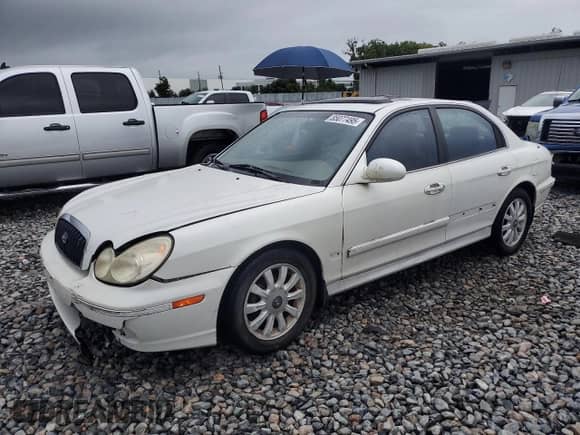 2002 Hyundai Sonata GLS z VIN KMHWF35H32A652192, wystawiony jako Copart lot #85077495 z przebiegiem 213 398 mil mil oraz Szkoda całkowita • Salvage title. Historia ofert i sprzedaży dostępna na DreamBid. Obrazek 1.