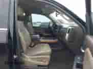 2017 Chevrolet Silverado 1500 LTZ z VIN 3GCUKSEC7HG135770, wystawiony jako IAAI lot #41257645 z przebiegiem 155 364 mil mil oraz . Historia ofert i sprzedaży dostępna na DreamBid. Obrazek 5.