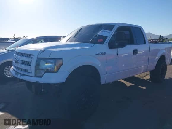 2014 Ford F-150 XL z VIN 1FTFX1EF2EFB02770, wystawiony jako IAAI lot #43345669 z przebiegiem 245 894 mil mil oraz . Historia ofert i sprzedaży dostępna na DreamBid. Obrazek 6.