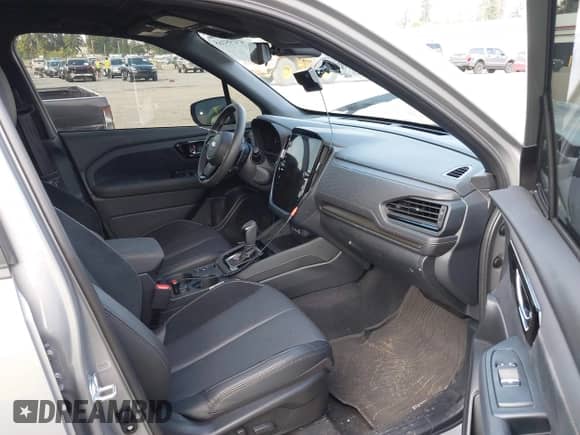 2025 Subaru Forester Touring z VIN JF2SLDTC0SH484139, wystawiony jako IAAI lot #43195165 z przebiegiem 22 293 mil mil oraz . Historia ofert i sprzedaży dostępna na DreamBid. Obrazek 5.