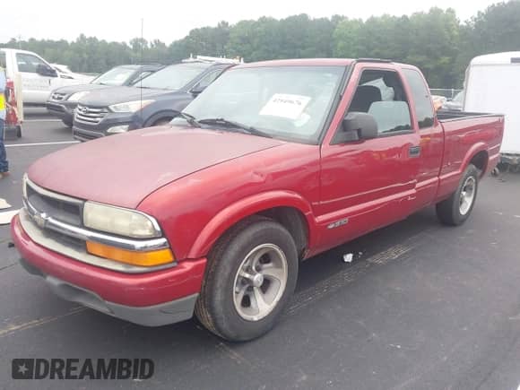 2000 Chevrolet S-10 LS with VIN 1GCCS1941Y8133124, listed as a IAAI auction lot 42949676 with Not provided miles and . Bid and sale history available at DreamBid. Image 15.
