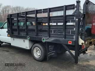 2007 Chevrolet Silverado 3500 WT z VIN 1GBJC34D67E167779, wystawiony jako Copart lot #55501975 z przebiegiem 166 218 mil mil oraz Czysty tytuł • Clean title. Historia ofert i sprzedaży dostępna na DreamBid. Obrazek 3.