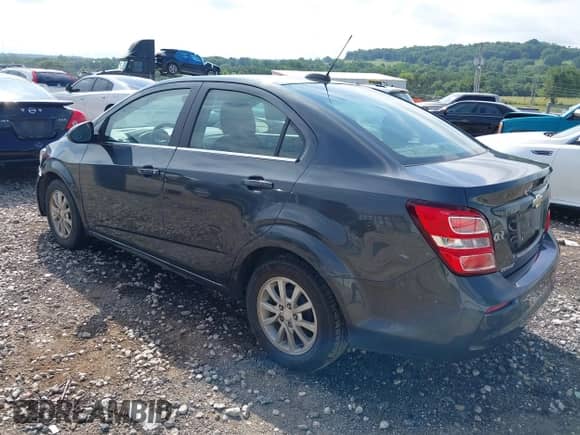 2019 Chevrolet Sonic LT z VIN 1G1JD5SBXK4119294, wystawiony jako IAAI lot #42595463 z przebiegiem 162 051 mil mil oraz . Historia ofert i sprzedaży dostępna na DreamBid. Obrazek 3.