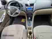 2014 Hyundai Accent GLS z VIN KMHCT4AE8EU684992, wystawiony jako Copart lot #41794524 z przebiegiem 86 089 mil mil oraz Szkoda całkowita • Salvage title. Historia ofert i sprzedaży dostępna na DreamBid. Obrazek 8.