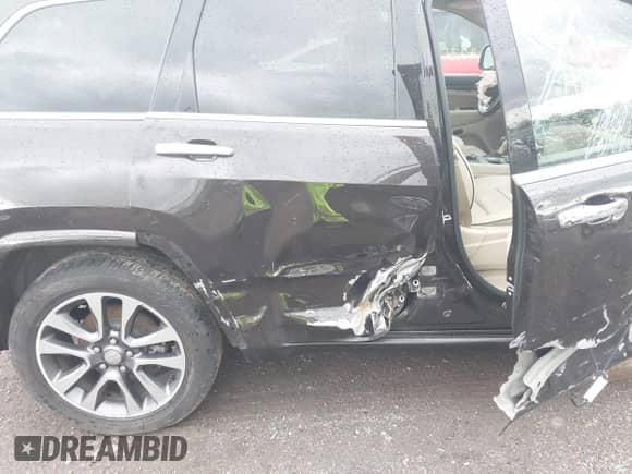 2017 Jeep Grand Cherokee Overland с VIN 1C4RJFCG7HC800403, выставлен на аукционе IAAI как лот 42309664 с пробегом 98 389 миль миль и . История ставок и продаж доступна на DreamBid. Изображение 18.