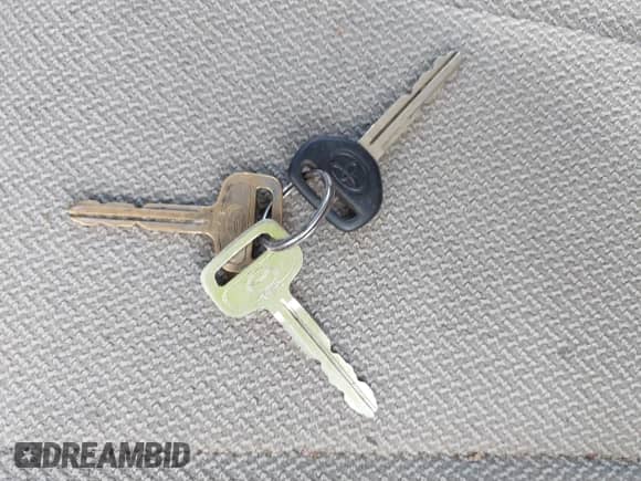 1994 Toyota Camry LE z VIN JT2SK12E4R0209720, wystawiony jako IAAI lot #42692927 z przebiegiem 155 481 mil mil oraz . Historia ofert i sprzedaży dostępna na DreamBid. Obrazek 11.