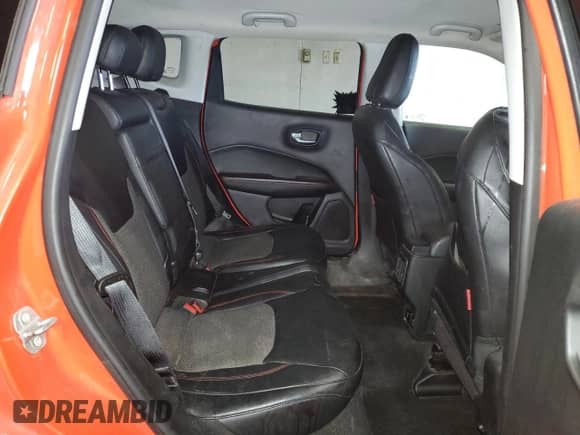 2018 Jeep Compass Trailhawk z VIN 3C4NJDDB5JT130382, wystawiony jako Copart lot #67739665 z przebiegiem 186 968 mil mil oraz Czysty tytuł • Clean title. Historia ofert i sprzedaży dostępna na DreamBid. Obrazek 11.