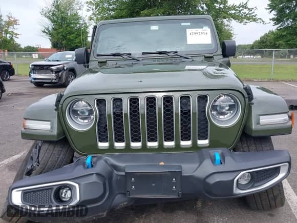 2022 Jeep Wrangler Unlimited Sahara with VIN 1C4JJXP67NW275731, listed as a IAAI auction lot 42992514 with 32,279 mi miles and . Bid and sale history available at DreamBid. Image 12.