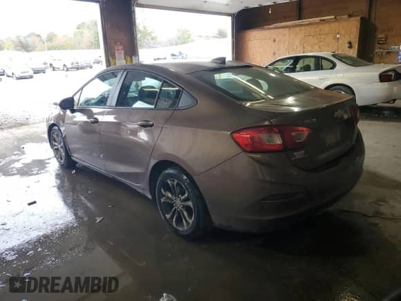 2019 Chevrolet Cruze LS с VIN 1G1BC5SMXK7118900, выставлен на аукционе Copart как лот 85510295 с пробегом 145 698 миль миль и Списание • Salvage title. История ставок и продаж доступна на DreamBid. Изображение 2.