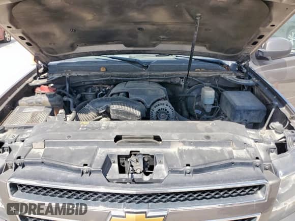 2013 Chevrolet Suburban LT with VIN 1GNSCJE01DR330091, listed as a Copart auction lot 70826395 with 187,683 mi miles and Salvage title. Bid and sale history available at DreamBid. Image 12.