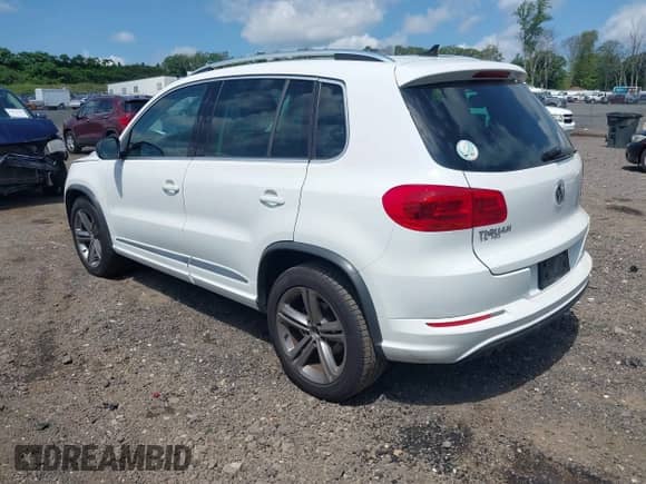 2017 Volkswagen Tiguan Sport with VIN WVGUV7AX2HK029485, listed as a IAAI auction lot 42548916 with 116,375 mi miles and . Bid and sale history available at DreamBid. Image 3.