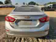 2018 Chevrolet Cruze LS z VIN 1G1BC5SM5J7220717, wystawiony jako Copart lot #81422355 z przebiegiem 166 194 mil mil oraz Szkoda całkowita • Salvage title. Historia ofert i sprzedaży dostępna na DreamBid. Obrazek 6.