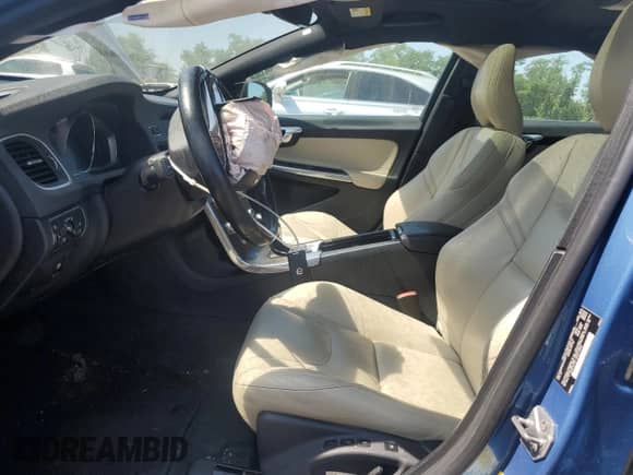 2015 Volvo S60 T5 Drive-E Platinum с VIN YV126MFMXF1345977, выставлен на аукционе Copart как лот 62184635 с пробегом 65 341 миль миль и Списание • Salvage title. История ставок и продаж доступна на DreamBid. Изображение 7.