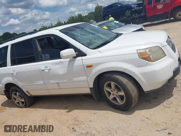 2007 Honda Pilot EX with VIN 5FNYF28477B011657, listed as a IAAI auction lot 42468364 with 263,983 mi miles and . Bid and sale history available at DreamBid. Image 12.
