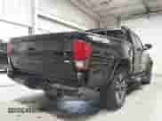 2019 Toyota Tacoma SR5 z VIN 5TFSZ5ANXKX174139, wystawiony jako IAAI lot #43035436 z przebiegiem 38 075 mil mil oraz . Historia ofert i sprzedaży dostępna na DreamBid. Obrazek 6.