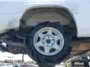 2005 GMC Sierra 1500 Work Truck z VIN 1GTEC14VX5Z164609, wystawiony jako IAAI lot #42687800 z przebiegiem 115 621 mil mil oraz . Historia ofert i sprzedaży dostępna na DreamBid. Obrazek 15.
