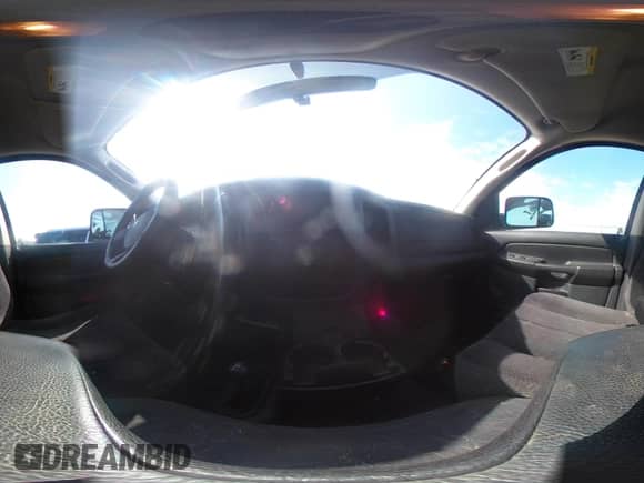 2005 Dodge 2500 SLT z VIN 3D7KS28C25G844501, wystawiony jako IAAI lot #42176860 z przebiegiem 238 386 mil mil oraz . Historia ofert i sprzedaży dostępna na DreamBid. Obrazek 18.