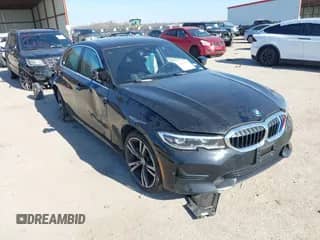 2021 BMW 3 Series 330e xDrive z VIN 3MW5P9J06M8B84969, wystawiony jako IAAI lot #41208810 z przebiegiem 34 199 mil mil oraz . Historia ofert i sprzedaży dostępna na DreamBid. Obrazek 1.