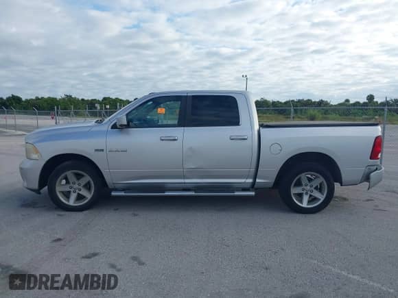 2009 Dodge 1500 SLT с VIN 1D3HB13T79S751145, выставлен на аукционе IAAI как лот 43574736 с пробегом 163 838 миль миль и . История ставок и продаж доступна на DreamBid. Изображение 14.