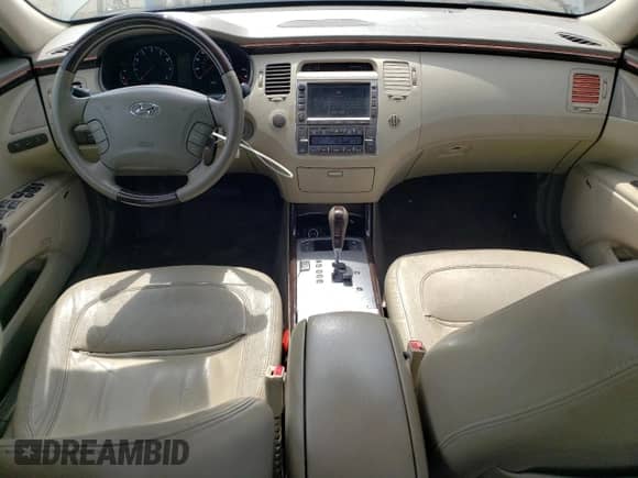 2010 Hyundai Azera Limited with VIN KMHFC4DF9AA450826, listed as a Copart auction lot 53867555 with 181,141 mi miles and Salvage title. Bid and sale history available at DreamBid. Image 8.