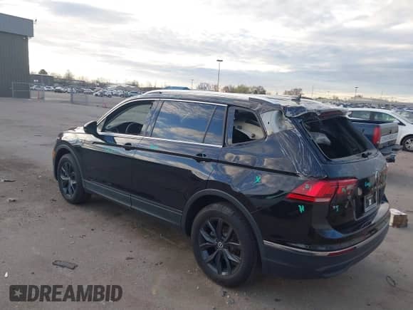 2024 Volkswagen Tiguan SE с VIN 3VVMB7AX6RM176241, выставлен на аукционе IAAI как лот 41835966 с пробегом 2 269 миль миль и . История ставок и продаж доступна на DreamBid. Изображение 3.