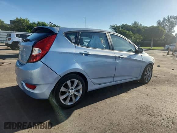 2014 Hyundai Accent SE с VIN KMHCU5AE4EU146535, выставлен на аукционе Copart как лот 68481275 с пробегом 150 277 миль миль и Списание • Salvage title. История ставок и продаж доступна на DreamBid. Изображение 3.
