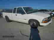 1998 Chevrolet S-10 LS с VIN 1GCCS19X5W8204879, выставлен на аукционе Copart как лот 71023465 с пробегом 156 336 миль миль и Списание • Salvage title. История ставок и продаж доступна на DreamBid. Изображение 4.