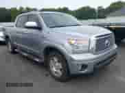 2010 Toyota Tundra Limited z VIN 5TFFY5F16AX095009, wystawiony jako IAAI lot #42587462 z przebiegiem 282 785 mil mil oraz . Historia ofert i sprzedaży dostępna na DreamBid. Obrazek 1.