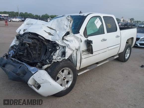 2011 Chevrolet Silverado 1500 LT z VIN 3GCPCSE06BG376971, wystawiony jako IAAI lot #43088715 z przebiegiem Nie podano mil oraz . Historia ofert i sprzedaży dostępna na DreamBid. Obrazek 16.