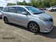 2017 Toyota Sienna SE with VIN 5TDXZ3DC5HS869101, listed as a Copart auction lot 80242045 with 72,514 mi miles and Salvage title. Bid and sale history available at DreamBid. Image 4.