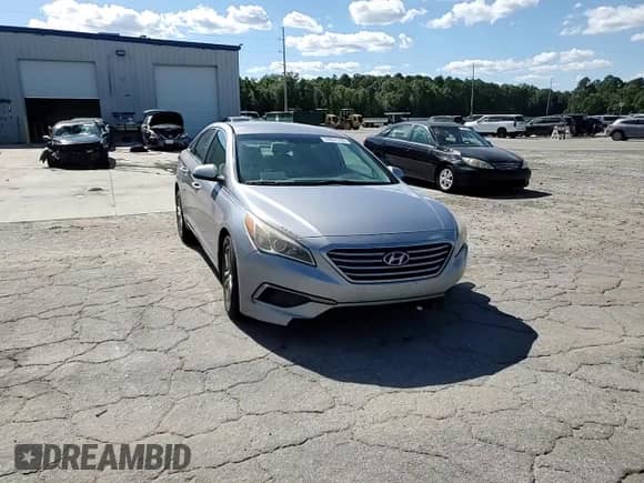 2016 Hyundai Sonata 2.4L с VIN 5NPE24AF0GH304503, выставлен на аукционе Copart как лот 69801285 с пробегом 186 022 миль миль и Списание • Salvage title. История ставок и продаж доступна на DreamBid. Изображение 13.