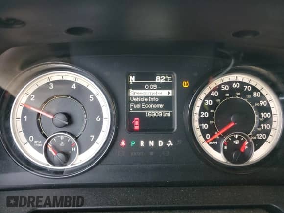 2017 Ram 1500 Express z VIN 1C6RR7FTXHS690581, wystawiony jako Copart lot #69115825 z przebiegiem 169 091 mil mil oraz Czysty tytuł • Clean title. Historia ofert i sprzedaży dostępna na DreamBid. Obrazek 9.