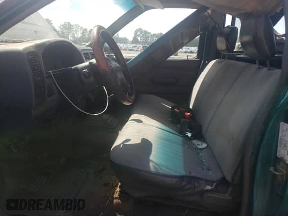 1995 Nissan Frontier z VIN 1N6SD11S3SC475028, wystawiony jako Copart lot #67705745 z przebiegiem 456 829 mil mil oraz Szkoda całkowita • Salvage title. Historia ofert i sprzedaży dostępna na DreamBid. Obrazek 7.