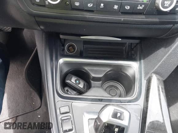 2015 BMW 3 Series 328i z VIN WBA3C1C51FK123138, wystawiony jako IAAI lot #43260210 z przebiegiem 128 848 mil mil oraz . Historia ofert i sprzedaży dostępna na DreamBid. Obrazek 11.