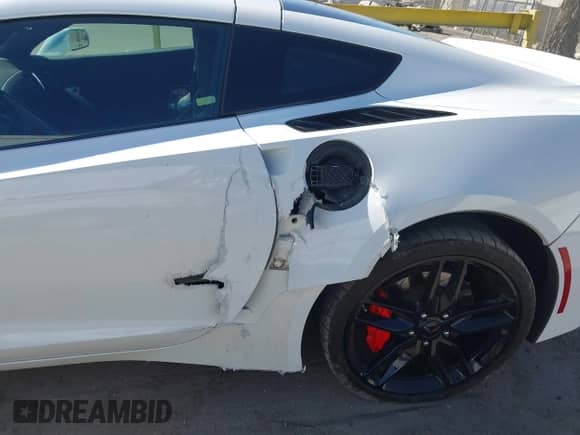 2017 Chevrolet Corvette Z51 3LT with VIN 1G1YM2D72H5119735, listed as a IAAI auction lot 43405628 with 19,082 mi miles and . Bid and sale history available at DreamBid. Image 6.