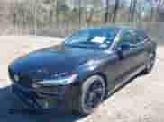 2024 Volvo S60 Plus Black Edition z VIN 7JRL12TH5RG280205, wystawiony jako IAAI lot #41648046 z przebiegiem 38 391 mil mil oraz . Historia ofert i sprzedaży dostępna na DreamBid. Obrazek 2.