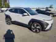 2024 Hyundai Kona Limited z VIN KM8HE3A37RU083166, wystawiony jako Copart lot #76567914 z przebiegiem 10 775 mil mil oraz Szkoda całkowita • Salvage title. Historia ofert i sprzedaży dostępna na DreamBid. Obrazek 4.